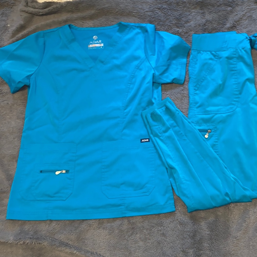 Adar turquoise scrub set size small